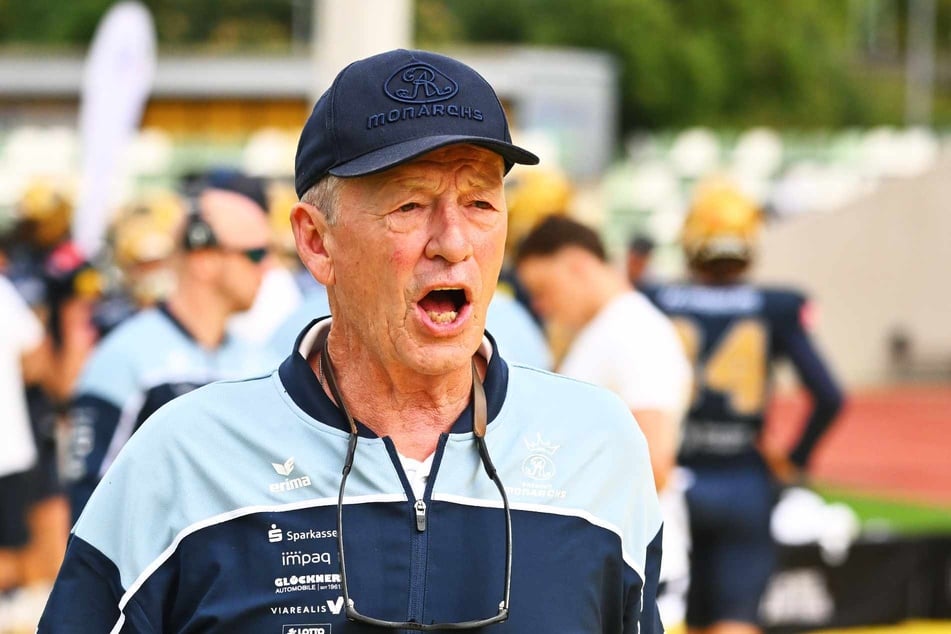 Monarchs-Headcoach Greg Seamon (71) konnte im Play-off-Viertelfinale früh durchwechseln.
