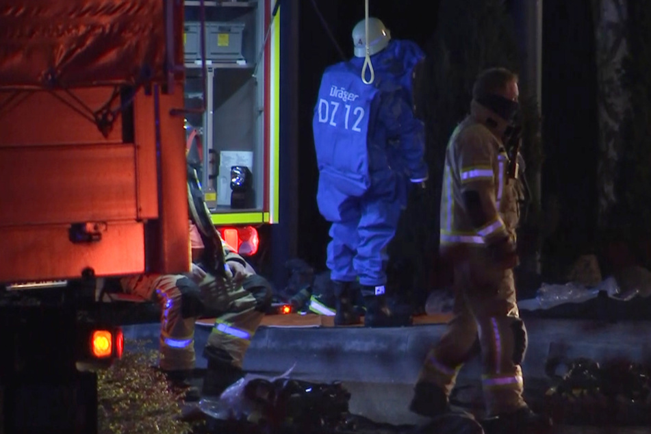In Bad Düben hat der Austritt von Chlorgas in der Nacht zu Dienstag zu einem größeren Feuerwehreinsatz geführt.
