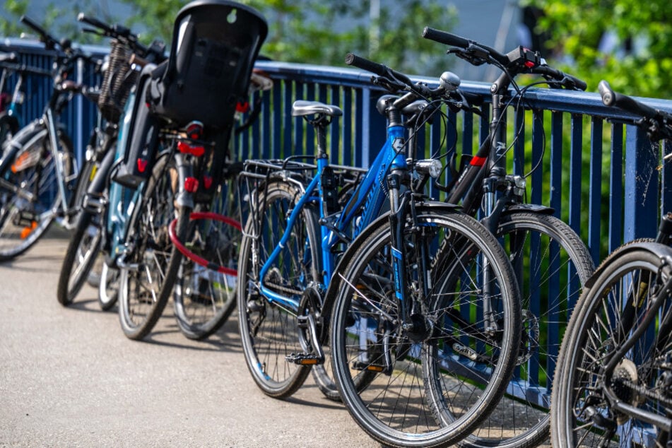 Auf dem Werdauer Marktplatz werden Fahrräder versteigert. (Symbolfoto)