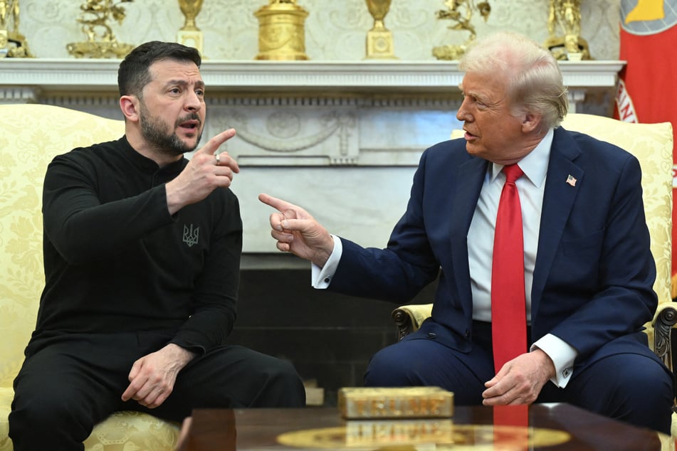 Ukrainian President Volodymyr Zelensky (l.) on Tuesday said he wanted to "make things right" with Donald Trump.