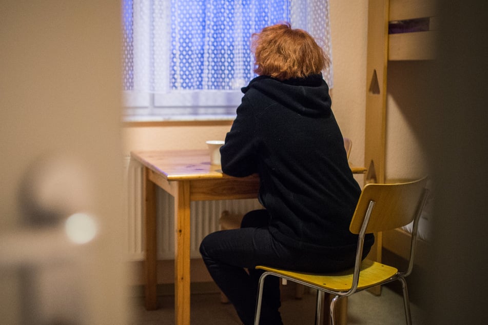 In Sachsen gibt es insgesamt 21 Frauen- und Kinder- sowie drei Männerschutzeinrichtungen. Es werden aber mehr Plätze sowie Personal für Betreuung und Beratung der Opfer häuslicher Gewalt gebraucht.
