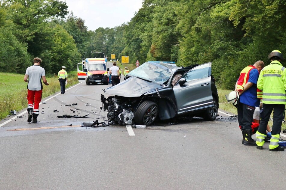 Der Audi-Fahrer kam von der Fahrbahn ab und stieß mit einem Mazda zusammen.