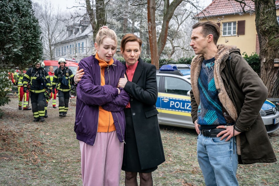 Vivian (l.) und ihre Tante Sarah sind ebenfalls schockiert.