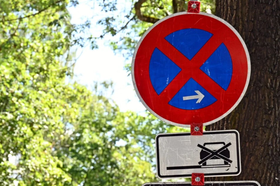 In Annaberg-Buchholz kommt es in den kommenden Tagen zu Halteverboten wegen Pflasterpflegearbeiten. (Symbolbild)