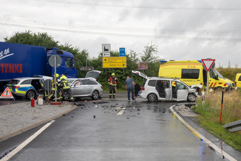 Skoda und VW versperrten nach dem Unfall die Abfahrt von der A4.