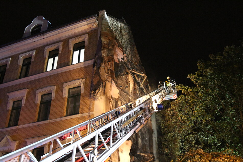 Im Leipziger Osten brannte in der Nacht zu Montag ein Mehrfamilienhaus.