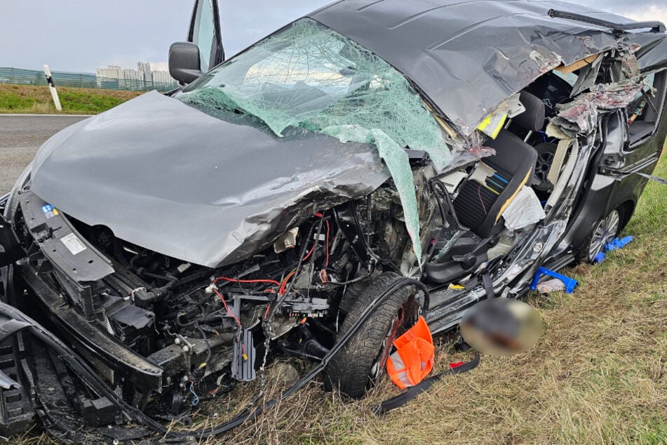 Tödlicher Unfall auf Bundesstraße im Vogtland: VW-Fahrer stirbt nach Frontal-Crash