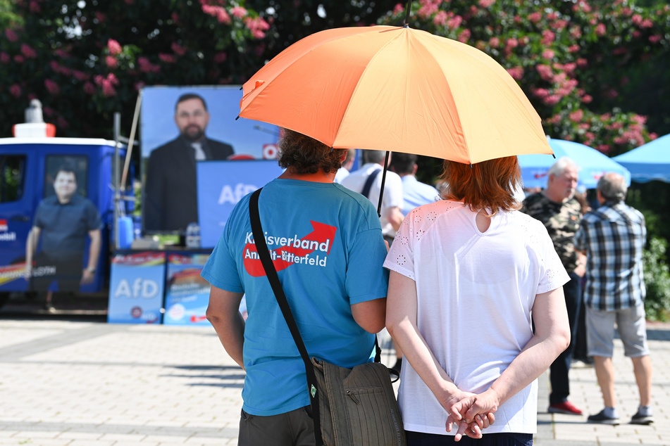 Teilnehmer einer Wahlkampfveranstaltung der AfD im Juni 2021 in Bitterfeld-Wolfen (Sachsen-Anhalt).