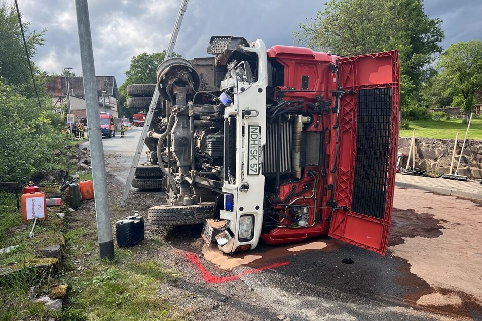 Die Feuerwehrleute aus einem nachfolgenden Fahrzeug hatten ihre Kollegen befreit.