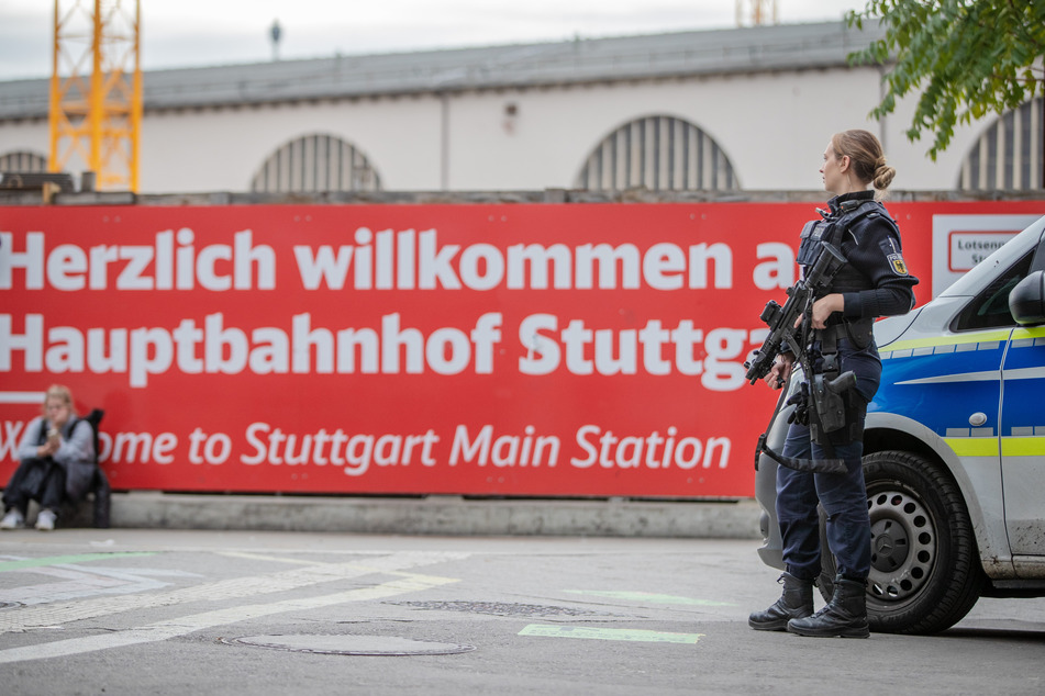 Aufregung am Stuttgarter Hauptbahnhof: Eine Person hat am Montag einen herrenlosen Koffer gemeldet.