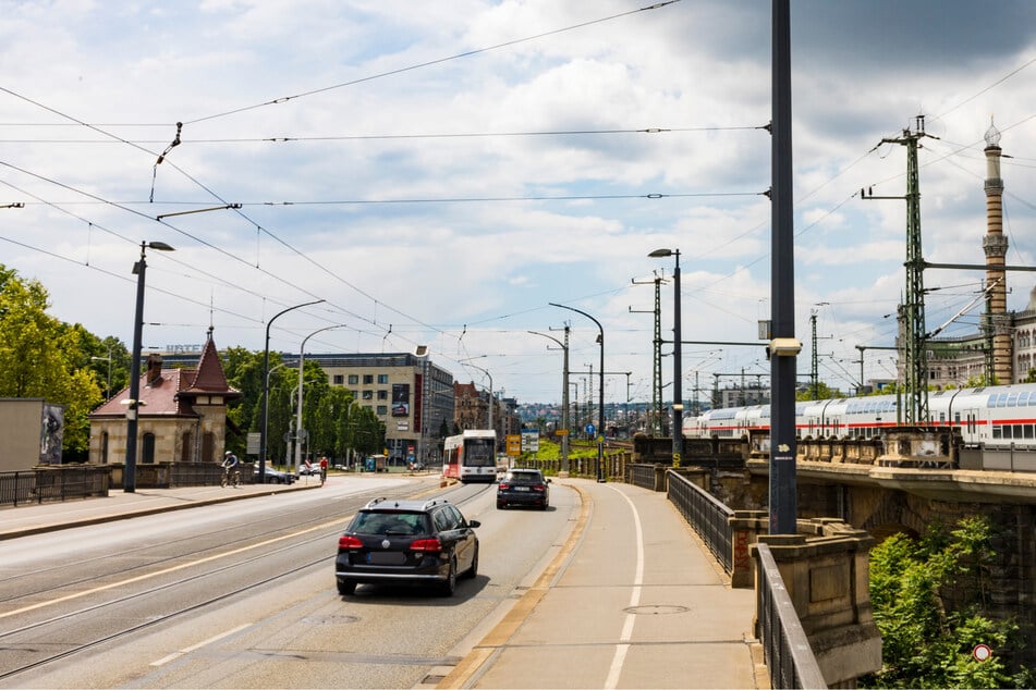 Auf der Marienbrücke muss eine Fahrspur aus Richtung Neustadt in Richtung Altstädter Elbseite gesperrt werden.