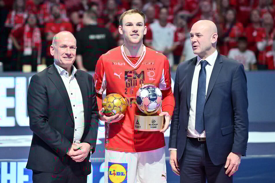 Dänemarks Mathias Gidsel (26, Mitte) wird als "Top Scorer" ausgezeichnet.