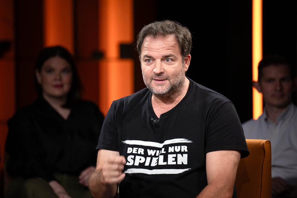 Hunde-Experte Martin Rütter (55) kommentiert in der VOX-Sendung "Die Welpen kommen".