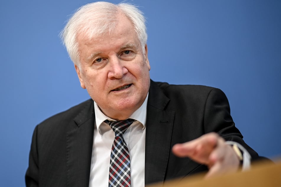 Bundesinnenminister Horst Seehofer (72, CSU) will Vorschläge zum Umgang mit unerlaubten Einreisen über Belarus und Polen machen.