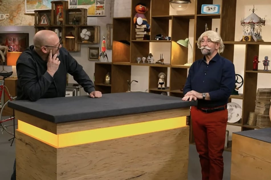Der außergewöhnliche Anblick sorgt beim Trödelprofi sogleich für zuckende Lachmuskeln.