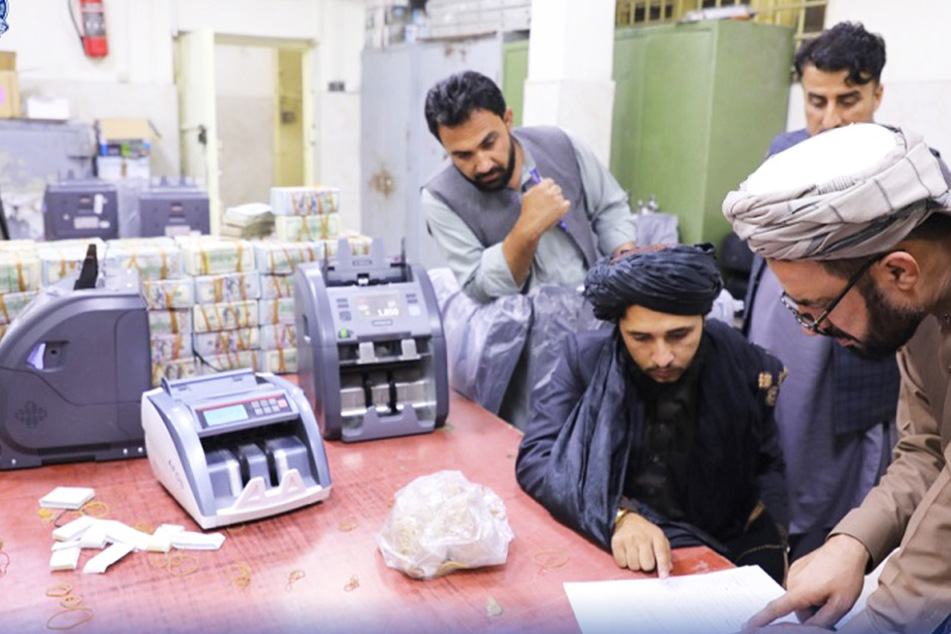Taliban sind plötzlich reich: Millionen Dollar und Goldbarren "beschlagnahmt"