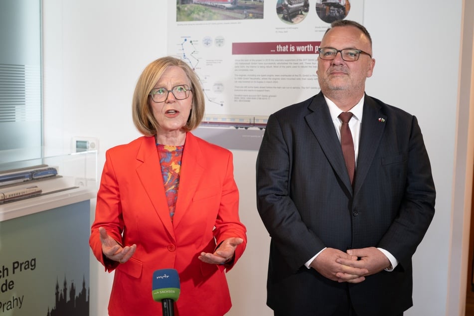 Sachsens Infrastrukturministerin Regina Kraushaar (62, CDU) traf sich am Freitag mit dem tschechischen Verkehrsminister Ivan Bednárik (51).