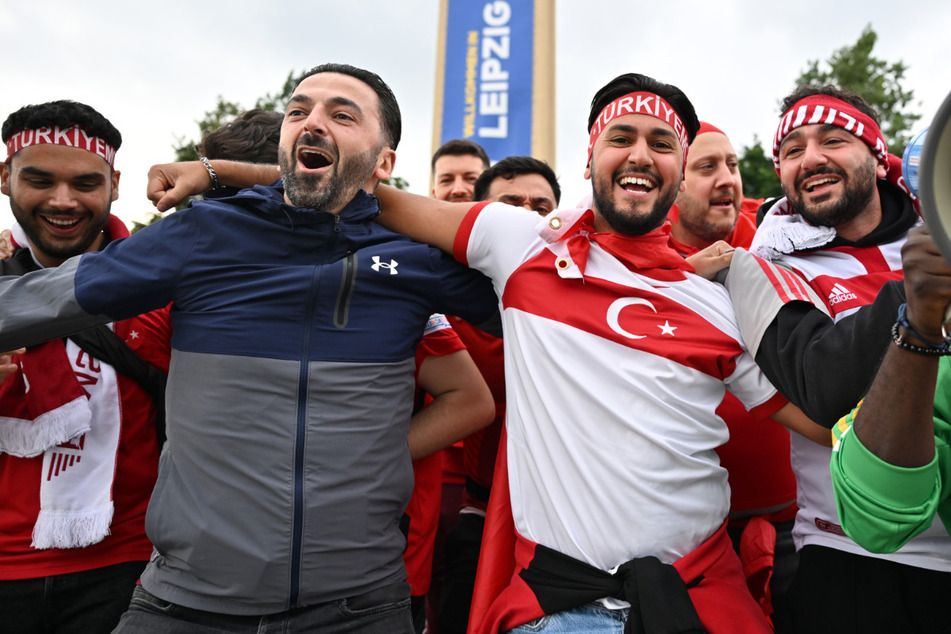 Türkische Fans vor dem Achtelfinale gegen Österreich in Leipzig. Nicht nur die Messestadt, auch der Nachbar Halle profitierte von der EM.