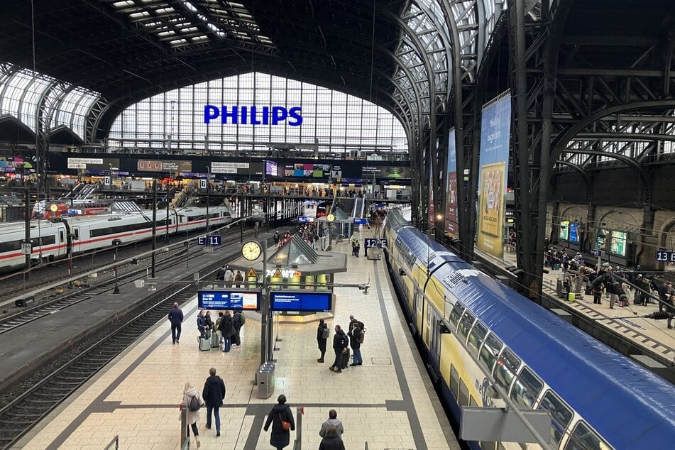 Vorher soll sich der DB-Mitarbeiter rassistisch gegenüber einer anderen schlafenden Frau geäußert haben. (Symbolfoto)