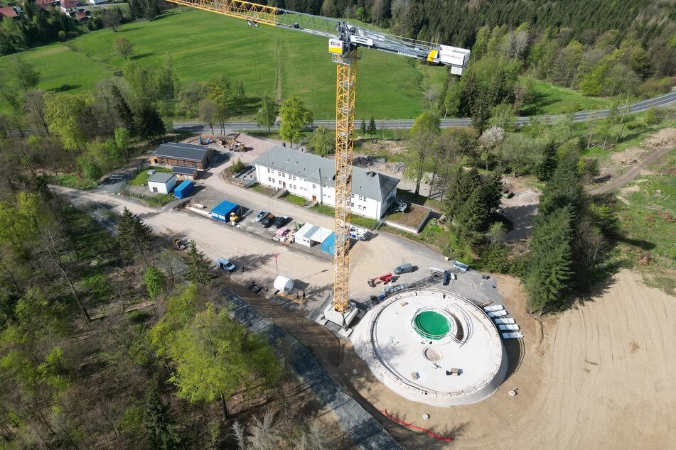 Der Turm soll etwa 70 Meter hoch sein und einen Ausblick über den Harz ermöglichen.