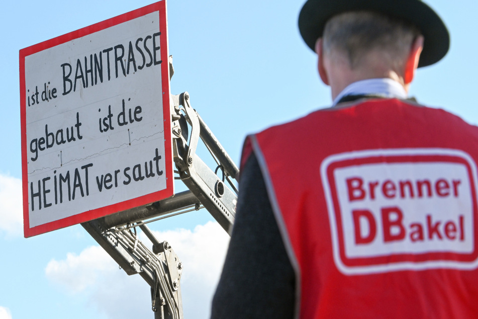 "Heimat versaut"! Demonstration gegen Brenner-Nordzulauf-Pläne der Bahn
