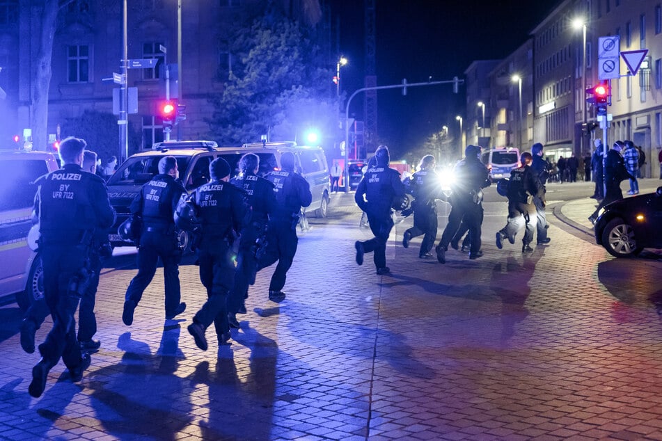 Seit Jahren beklagen Polizisten eine zunehmende Gewaltbereitschaft, immer wieder werden Beamte im Dienst angegriffen und verletzt.