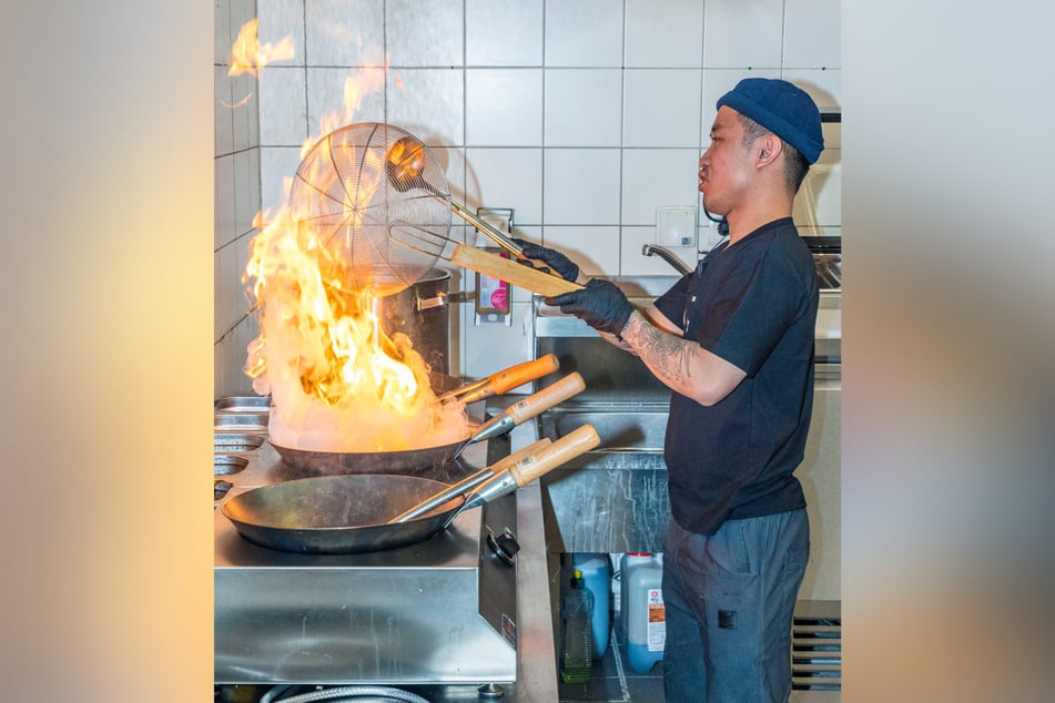 In der Küche bei Koch Long (36) geht es heiß her.