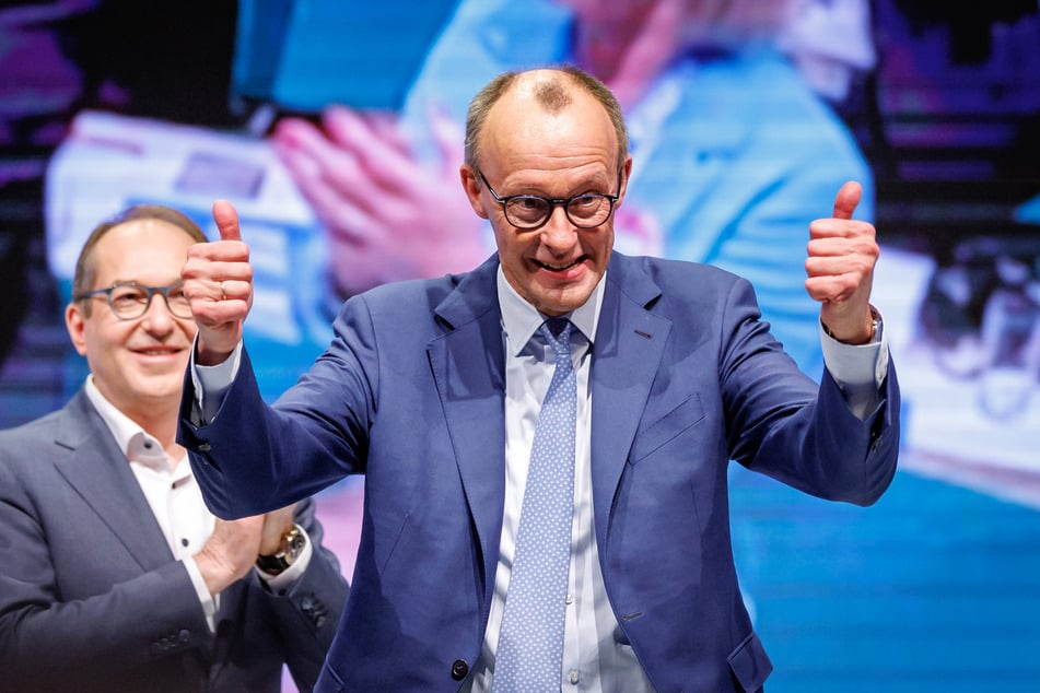 Unionskanzlerkandidat Friedrich Merz (69) wirft der SPD politisches Kalkül vor.