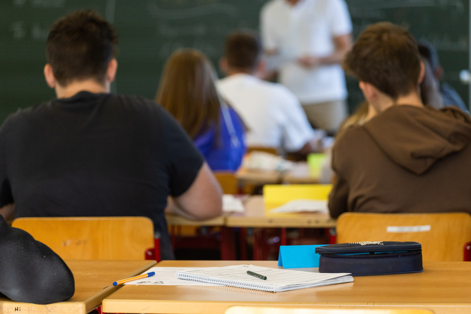 An einer Gesamtschule in Neuss sollen drei Oberstufenschüler versucht haben, andere Mitschüler in ihrer Religionsausübung zu beeinflussen. (Symbolbild)