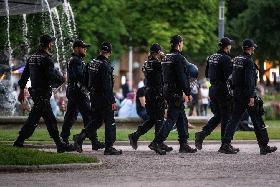 Die Polizei zeigt mittlerweile verstärkt Präsenz, wie hier am vergangenen Wochenende.