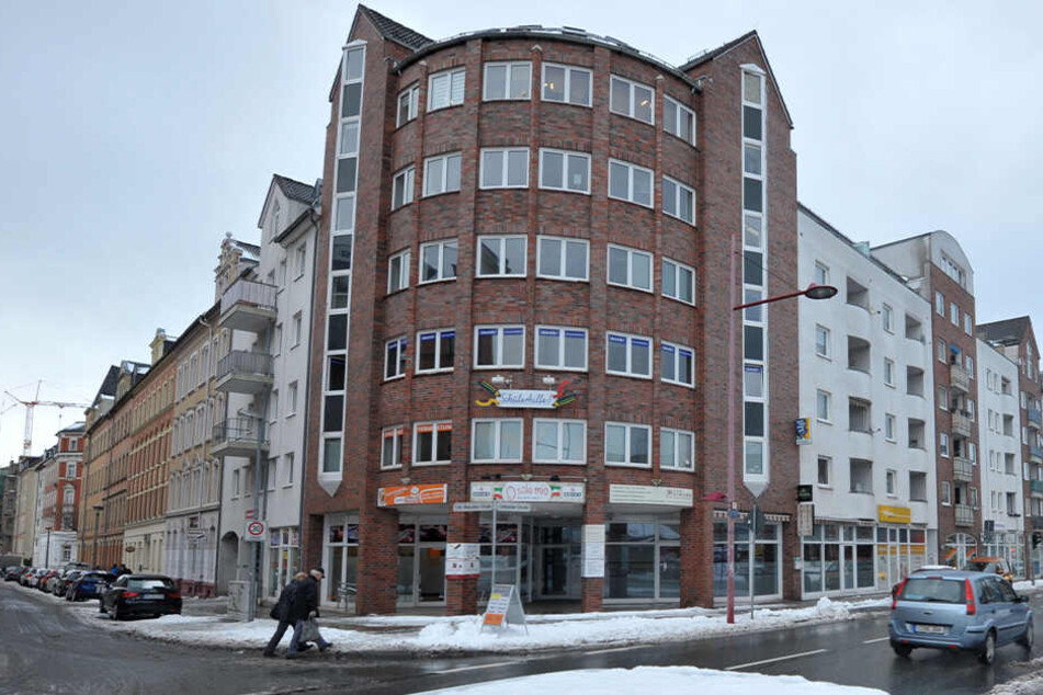 Der Mann war in der Limbacher Straße auf Höhe Fritz-Matzschke-Straße mit der Männergruppe in Streit geraten.