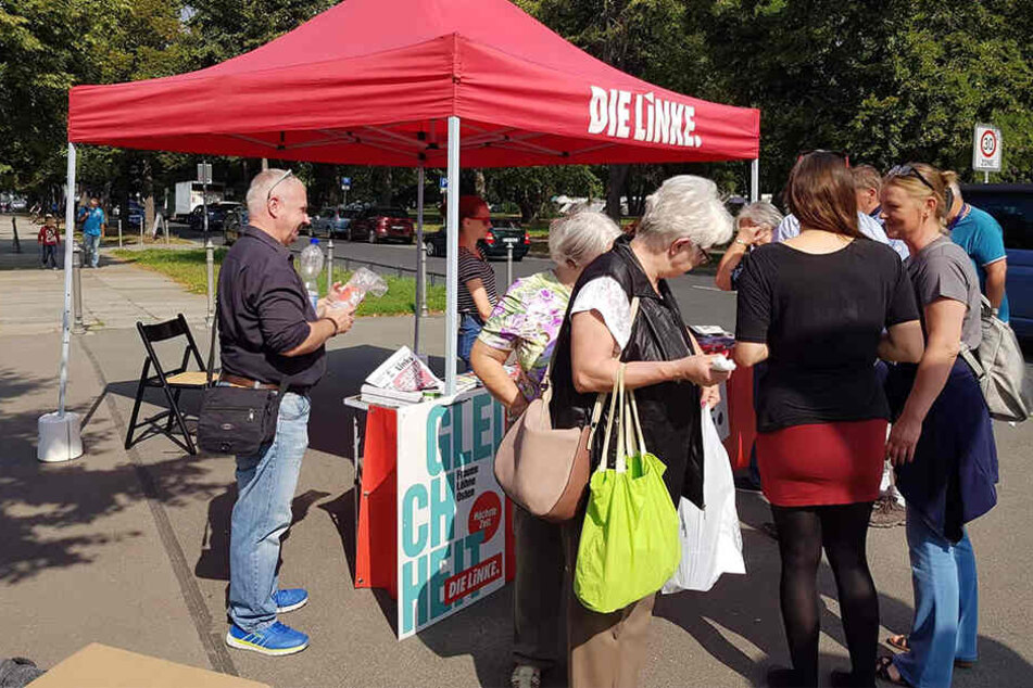 Zwölf Jahre lang kämpfte Maximilian Kretzschmar (l.) für "Die Linke", jetzt hilft er Pflegebedürftigen.