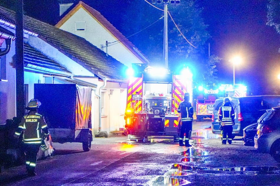 Feuerwehr und Rettungsdienst waren mit zahlreichen Einsatzkräften vor Ort.