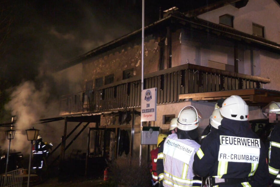 Die Löscharbeiten der Feuerwehr dauerten bis in die Nacht zu Freitag an.