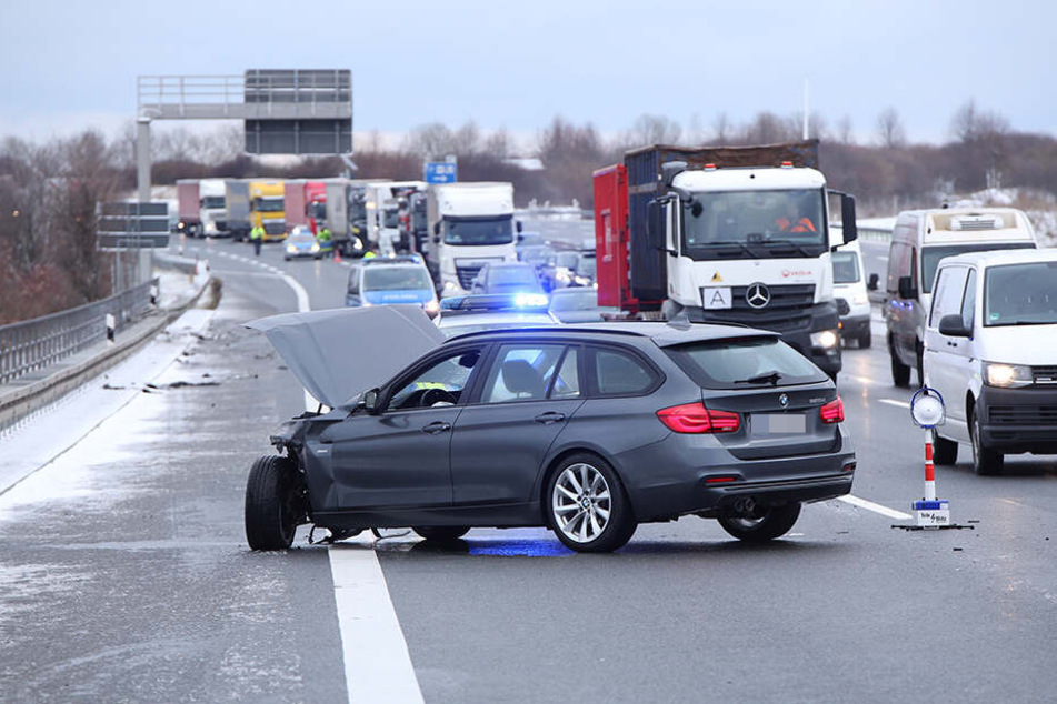 In Folge des Unfalls bildete sich auf der A4 ein langer Stau.