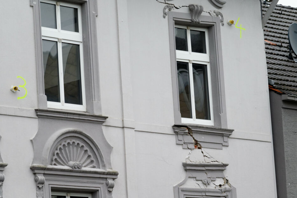 Rund 50 Bewohner der evakuierten Häuser sind bei Verwandten und Freunden untergekommen.