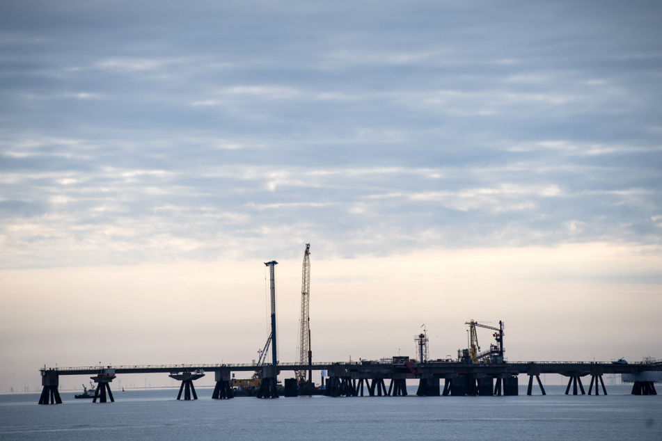 Auch wenn es auf den ersten Blick unspektakulär aussieht: In Wilhelmshaven arbeitet Deutschland daran, vom russischen Gas unabhängig zu werden.