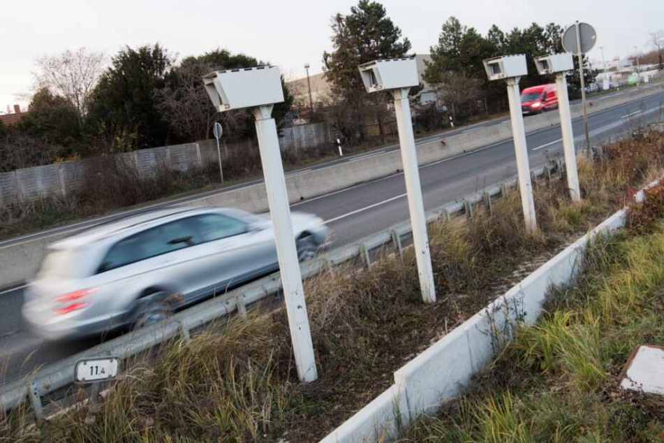 Ab Montag drohen Strafzettel auf der B6 Bei Hannover - und das nicht zu knapp.