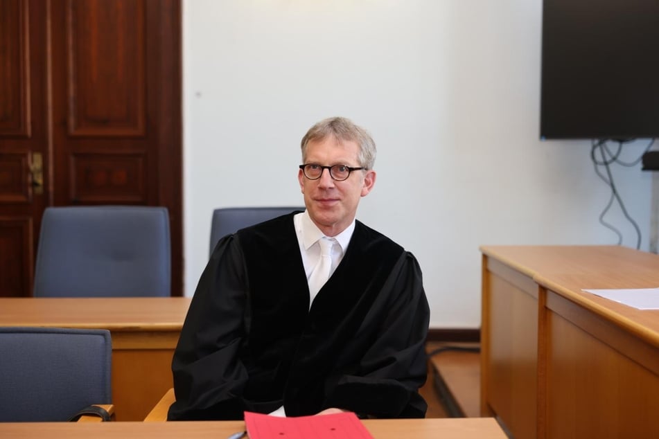 Oberstaatsanwalt Ulrich Jakob hat am Donnerstagmorgen die Vorwürfe verlesen.