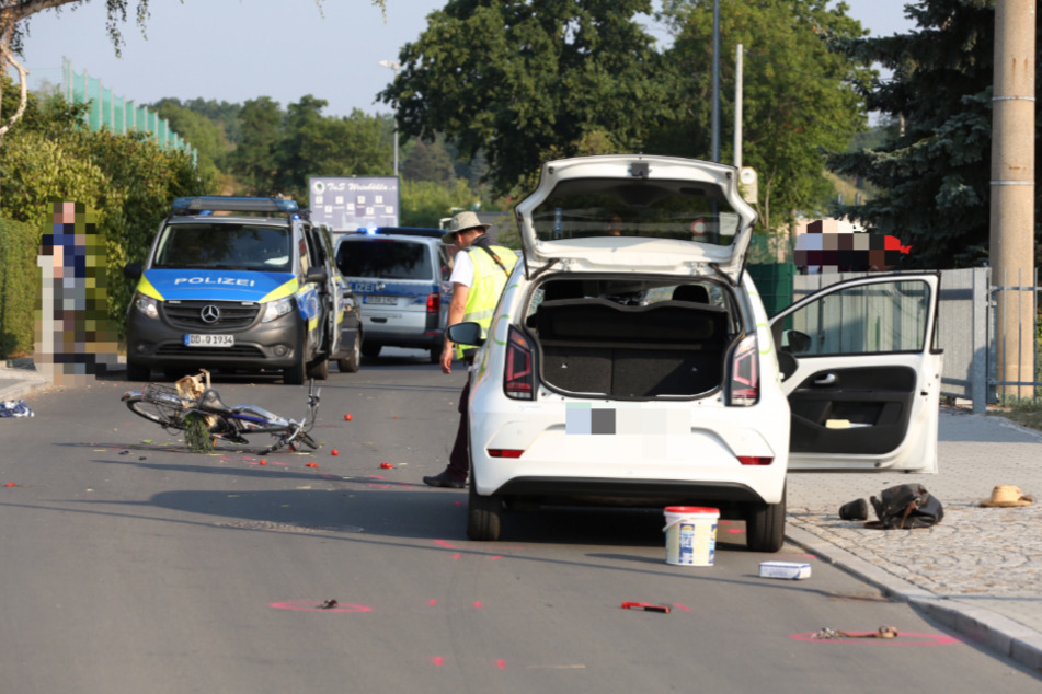 Der Radfahrer prallte mit dem VW zusammen.