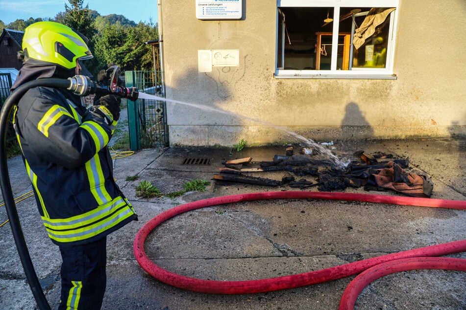 In einer Wäscherei in Schwarzenberg brach am Dienstagmorgen ein Brand aus.