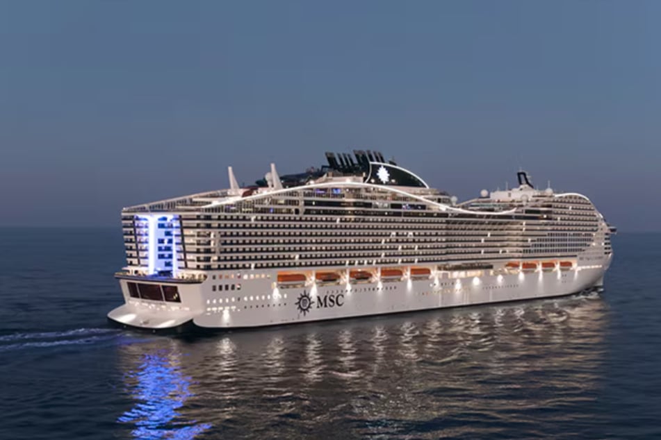 Die 8585 Passagiere und Besatzungsmitglieder der MSC World Europe müssen nach einem Motorschaden vor der Küste Italiens ausharren. (Archivbild)