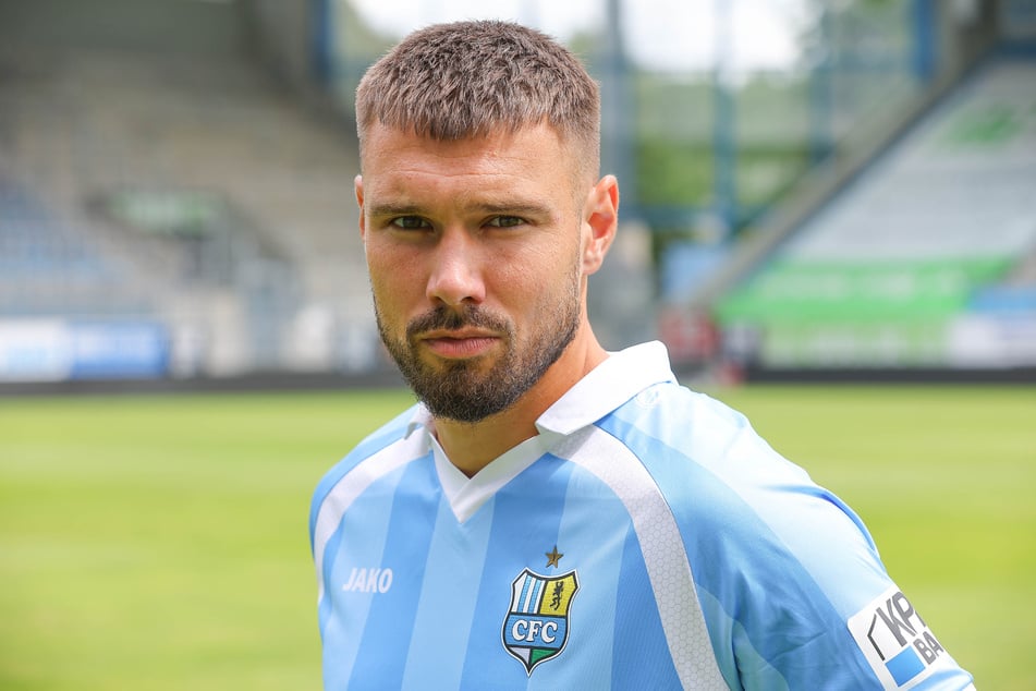 Fußballprofi und Student: Niclas Erlbeck (32).