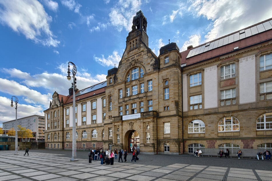 In den Kunstsammlungen gibt es seit 2019 Provenienz-Forschung zu möglicher NS-Beutekunst.