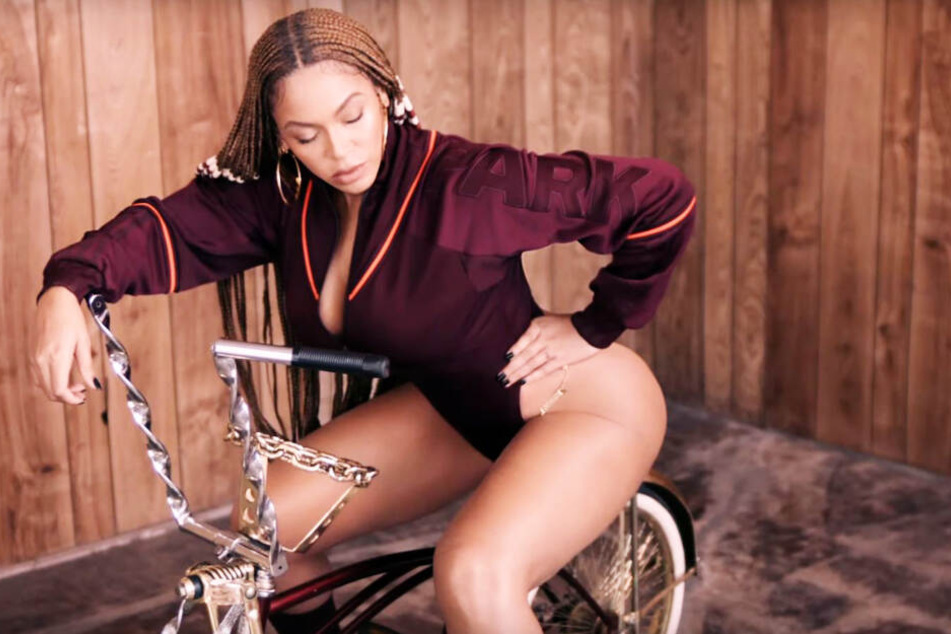 In der Video-Präsentation taucht Beyoncé mehrfach auf.
