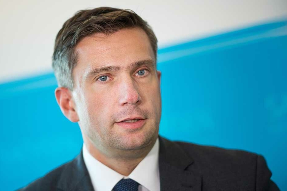Wehrt sich gegen Vorwürfe, zu langsam zu arbeiten: Verkehrsminister Martin Dulig (45, SPD).