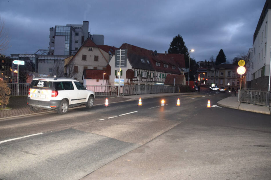 Das Kind überquerte die Friedrichstraße in Sinsheim, als es erfasst wurde.