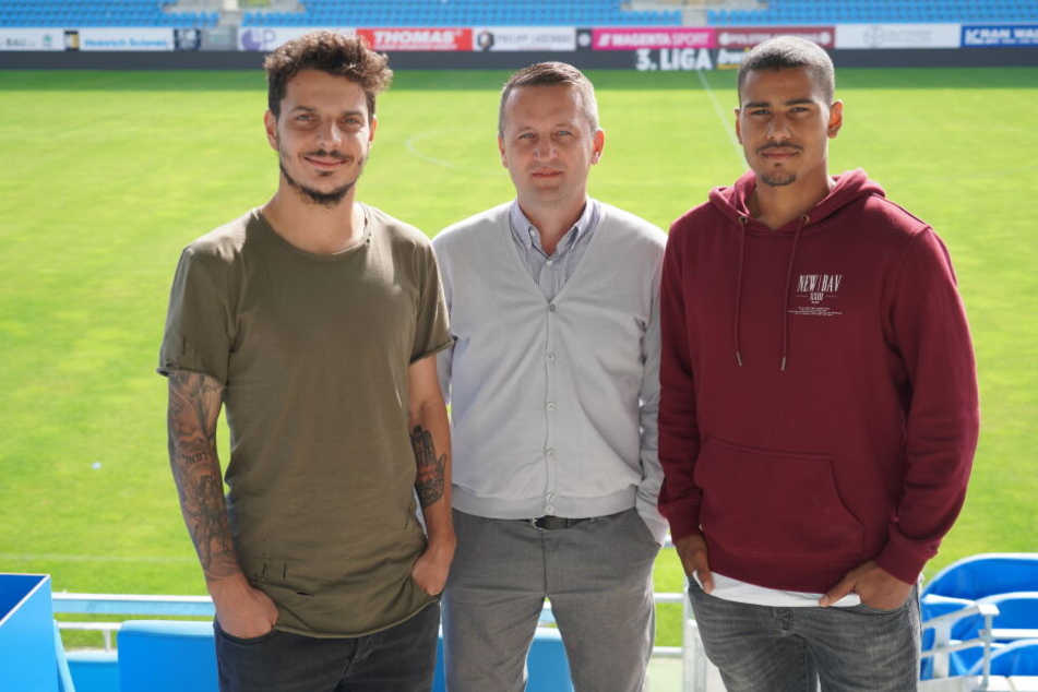 Philipp Hosiner (v.l.), Sportdirektor Thomas Sobotzik und Noah Awuku.
