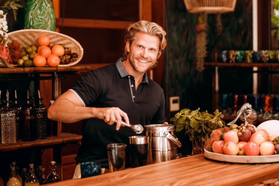 Ex-Bachelor Paul Janke (37) gibt in der neuen Staffel den Barkeeper.