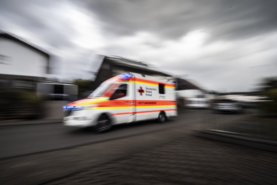 In Köln wurde eine Seniorin (†81) bei einem Unfall so schwer verletzt, dass sie am Abend ihren Verletzungen erlag.